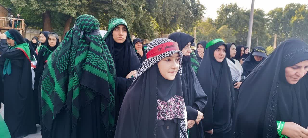 نمایش اقتدار بانوان لرستانی در اجتماع عظیم زینبیون در محوطه فلک الافلاک