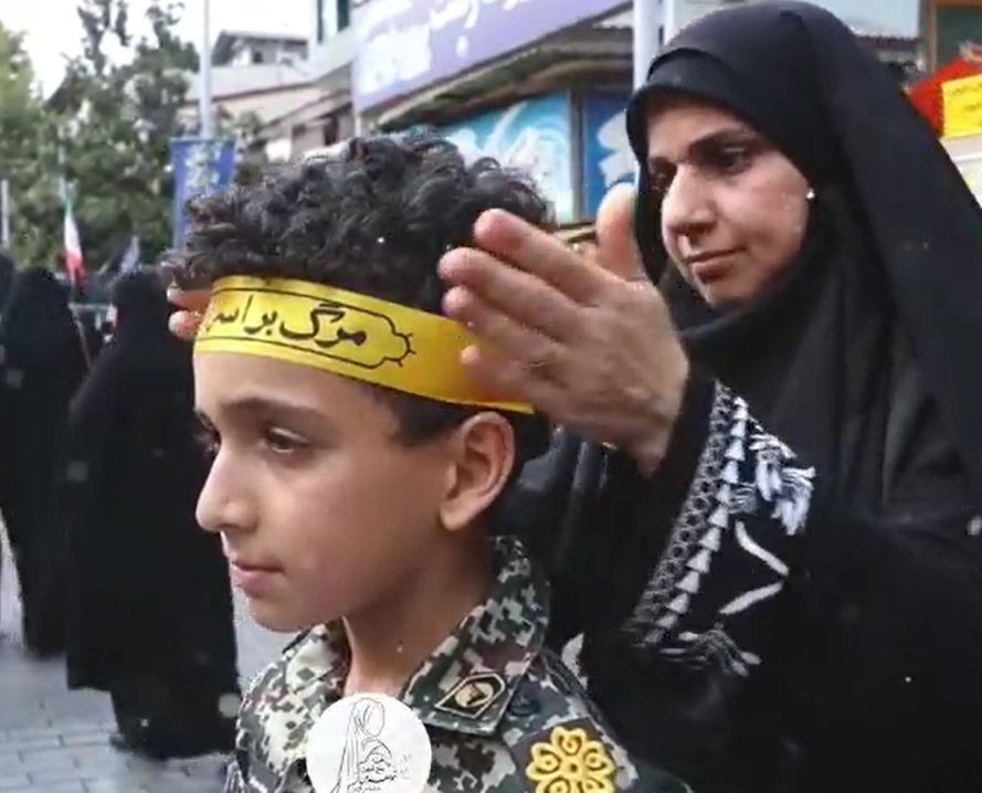 بانوان گیلانی هم چنان زینبی گونه در دفاع از حریم وطن + فیلم