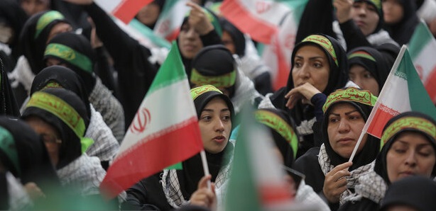حفظ ولایت، گام مؤثر زنان در مبارزه با فتنه‌های زمان
