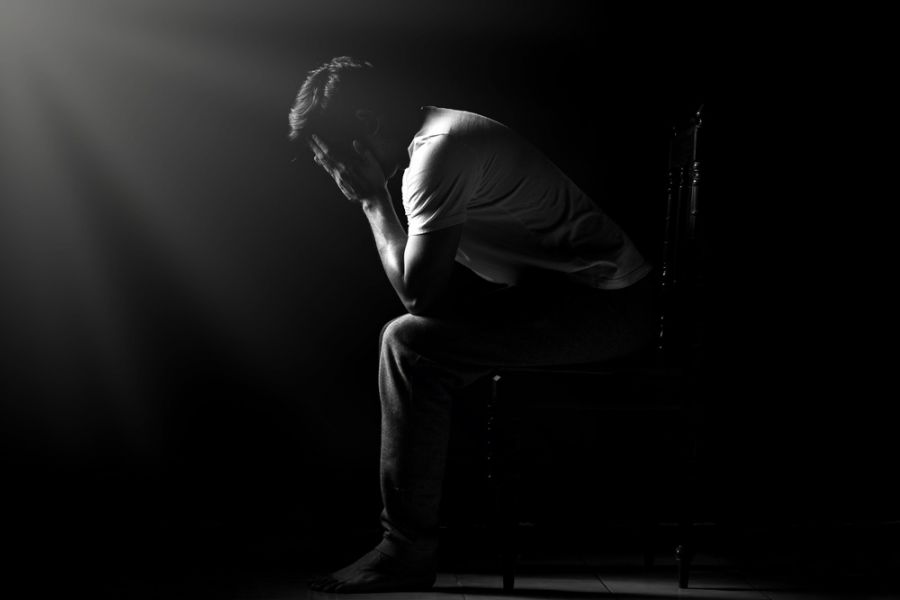 ۷ بار عاطفی سنگین که شادی‌ات را می‌دزدند!