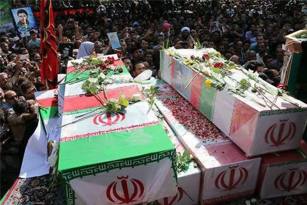 شهدا ستارگان فروزانی هستند که خونشان چراغ راه ماست.