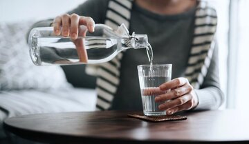 آیا نوشیدن آب پوست را آبرسانی می‌کند؟/ تفاوت پوست خشک و پوست دهیدراته