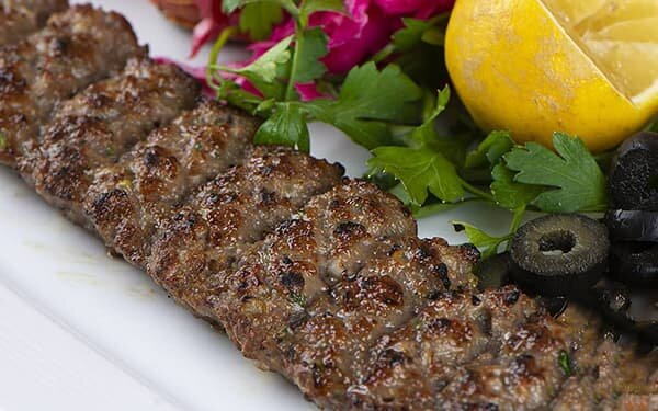 در گرمای تابستان، این غذاها را نخورید