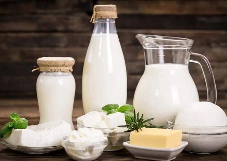 نقش مایعات و لبنیات در افزایش میزان شیر مادر