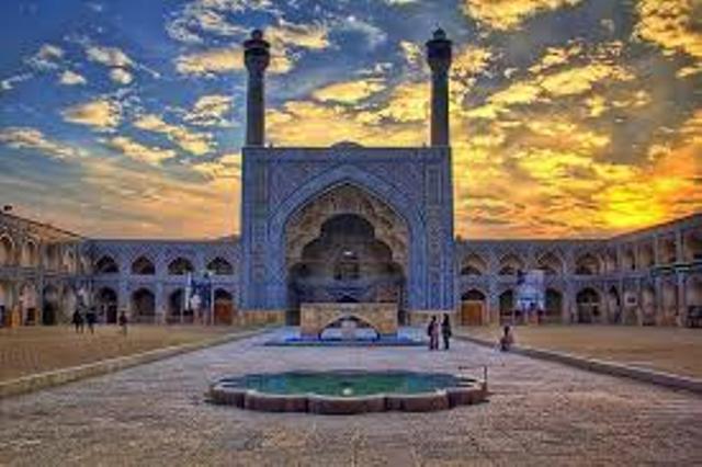 رسالت مسجد در روشنگری جامعه نسبت به تحولات داخلی و جهان