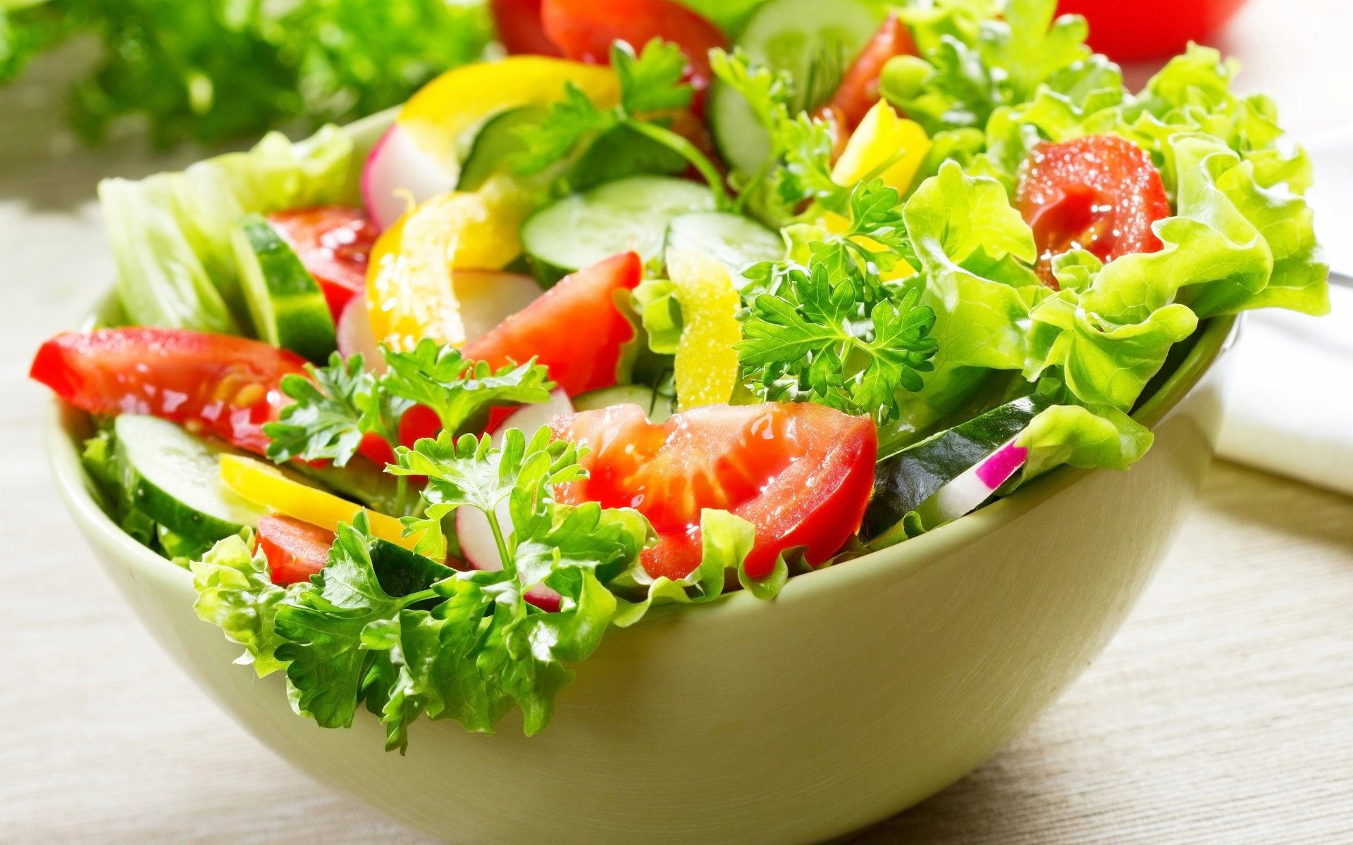 بهترین زمان برای خوردن سالاد؛ قبل یا بعد از غذا؟
