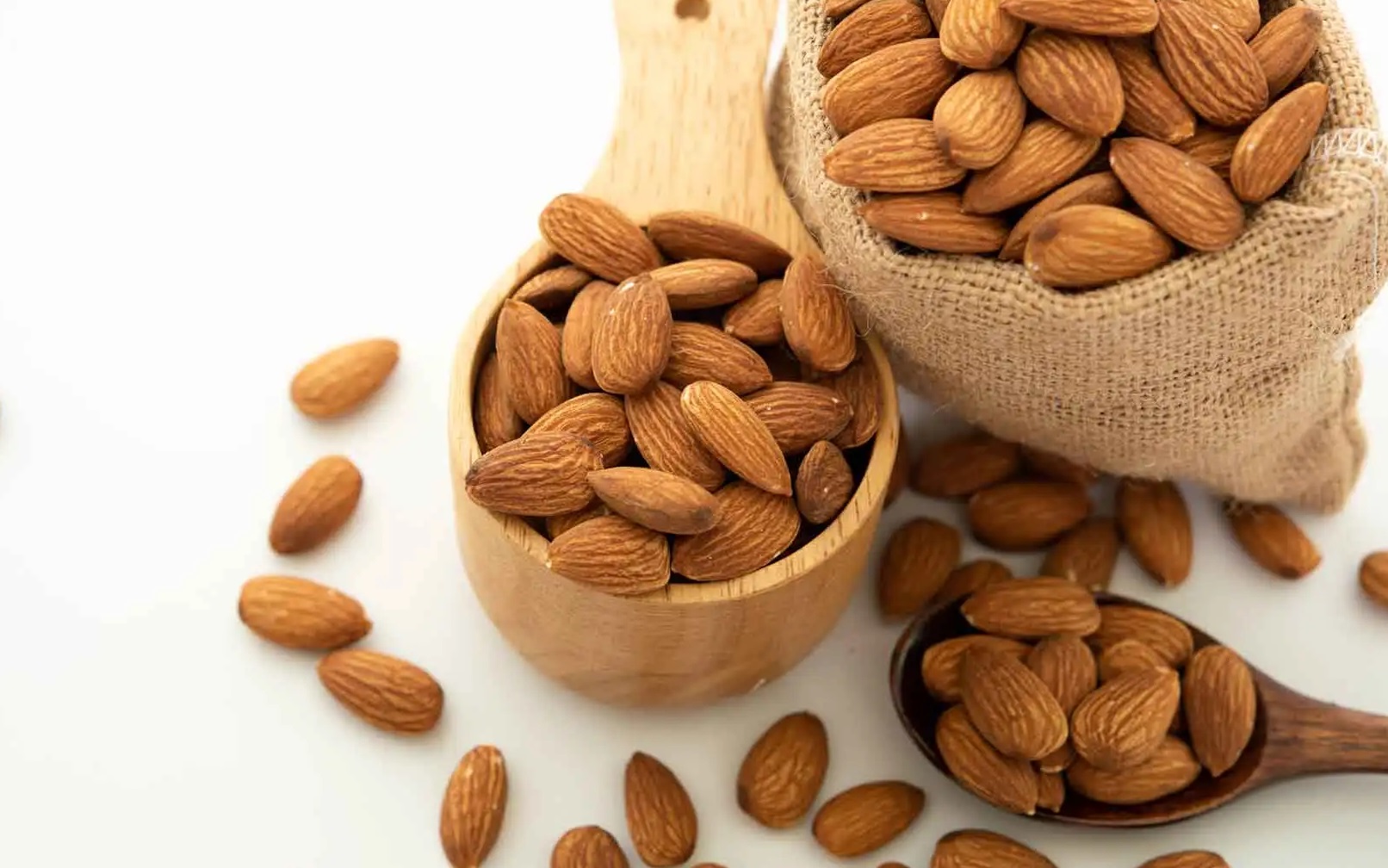 کاهش کلسترول خون با خوردن یک مشت مغز