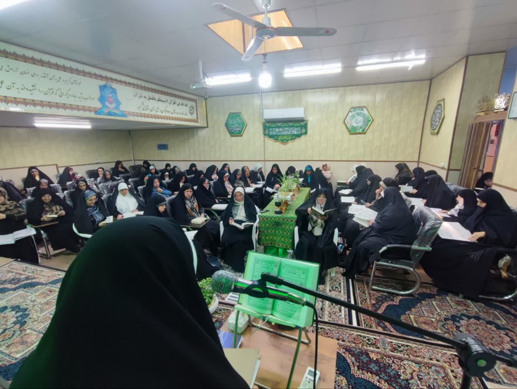 شکوفایی قرآنی بانوان در دارالقرآن اوقاف طرقبه با پرورش سالانه ۵۰۰ بانوی قرآن‌آموز، ثمره‌ ای از برکت وقف و عشق به کلام خدا