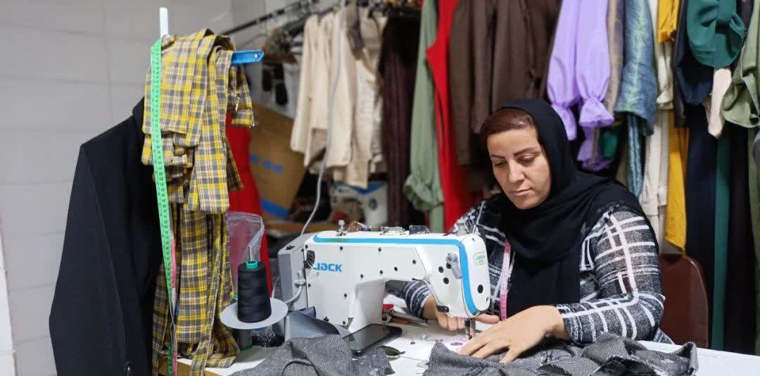 زنان دهگلانی با چرخ‌خیاطی‌هایشان، کارگاه امید را در دل کردستان بنا کردند