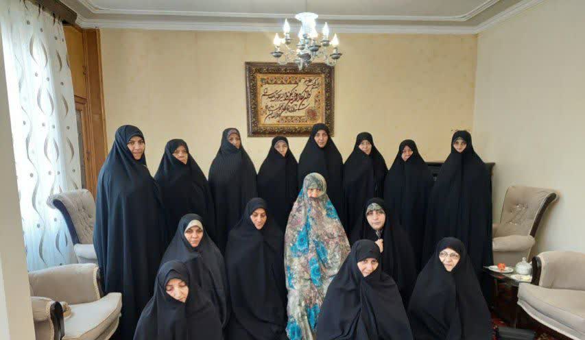 روایت زنی از تبریز که لباس رزمندگان را با روشنیِ ضدهوایی دوخت