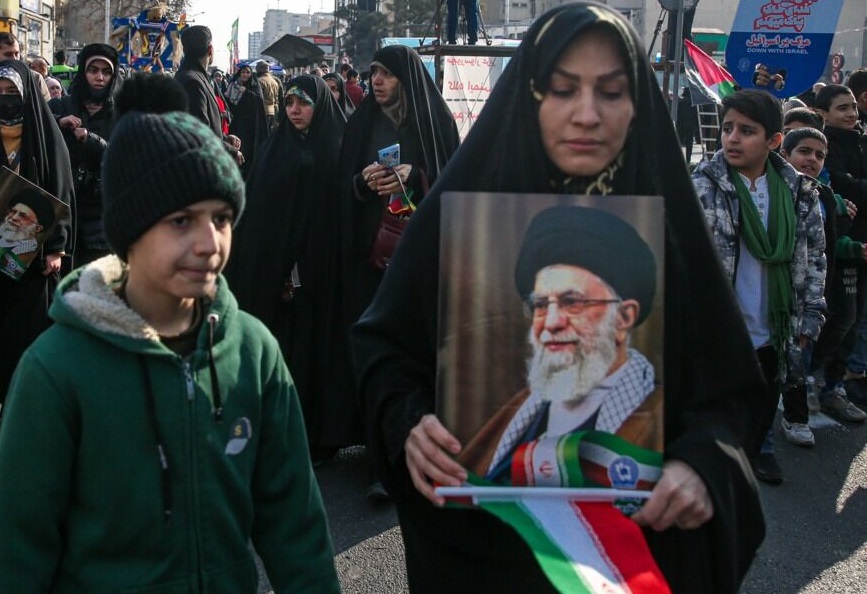 مادران؛سنگرنخست ولایت در نبرد ایمان وتحریف