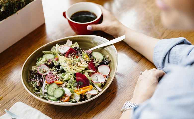 توصیه‌های تغذیه‌ای برای روزهای سرد/ خوراکی‌هایی که در فصل سرما بدن را گرم و سالم نگه می‌دارند