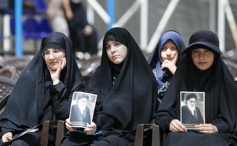 لزوم تبیین نقش میدان‌داری بانوان اسلام و رهبری فکری جامعه