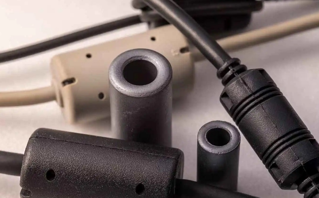 استوانه کوچک روی کابل HDMI: کاربرد آن چیست؟