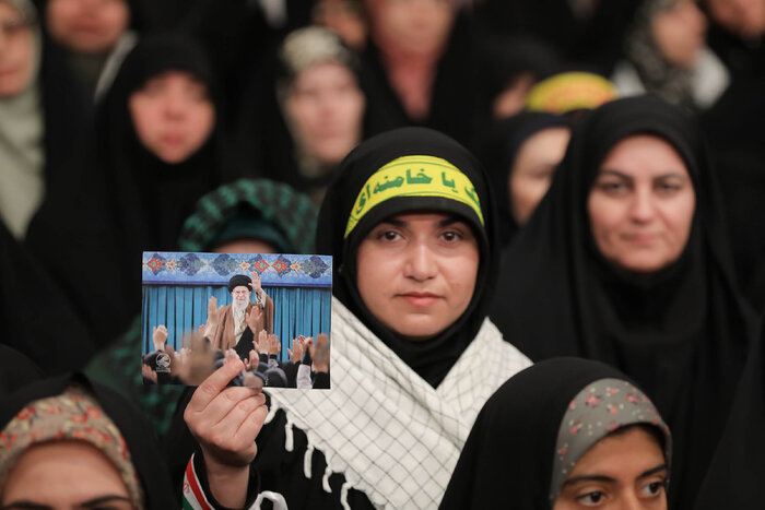 جایگاه والای زنان در انقلاب اسلامی ایران نجات از ابتذال پهلوی به تمدن نوین اسلامی