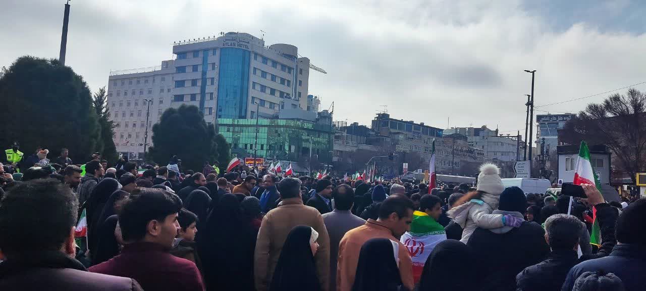 حضور حماسی مشهدی‌ها در راهپیمایی ۲۲ بهمن؛ نماد وحدت و پایبندی به انقلاب
