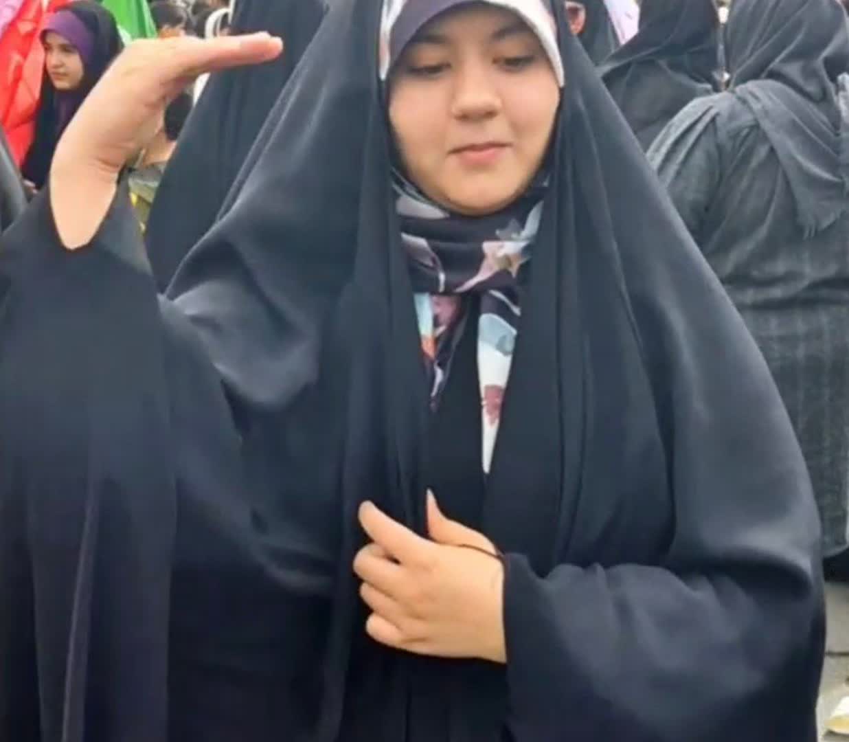 وقتی ما دستامونو بلند می‌کنیم