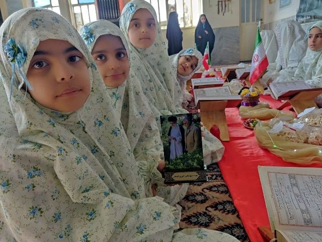 تجلی آموزه‌های مهدوی در آستانه رمضان/محفل انس با قرآن در روستای خسروبیگ