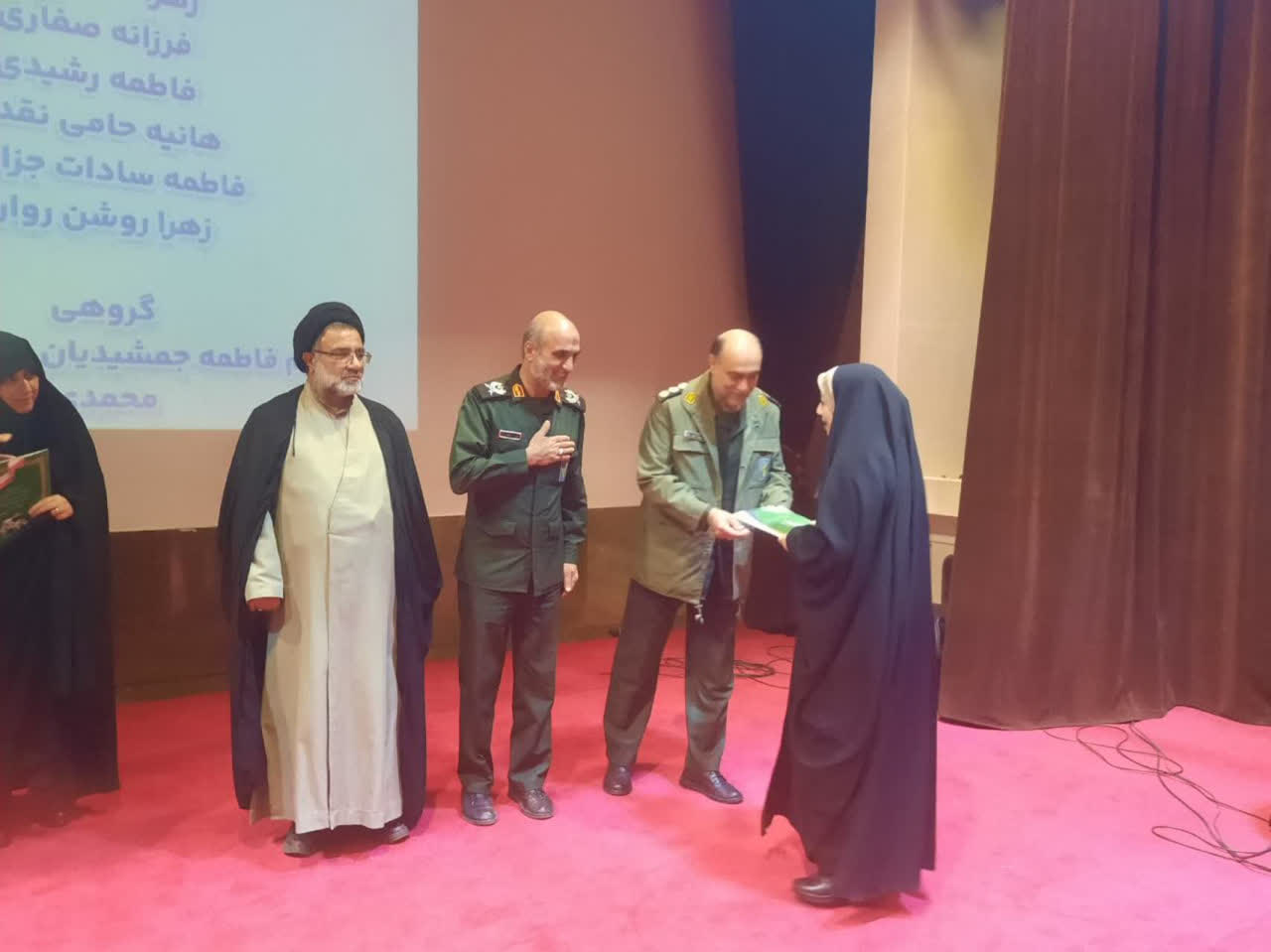 اختتامیه جشنواره زردخت اصفهان و نمایشگاه پوشاک ایرانی اسلامی برگزار شد/ تصاویر