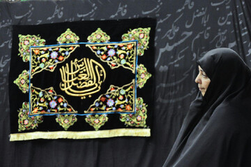 حضور زنان در هیئت‌های سنتی حاشیه‌ای و کپی‌برداری از مدل مردان بوده است