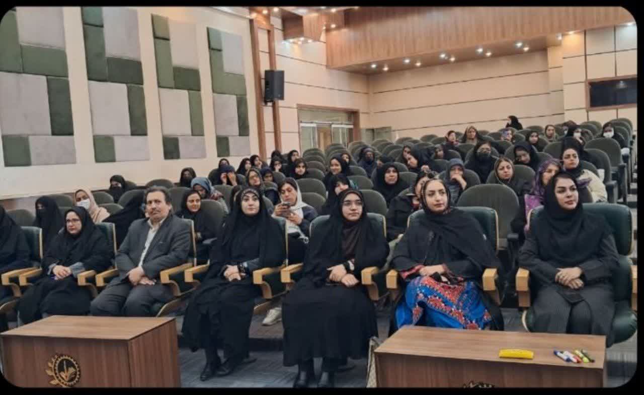 برگزاری کارگاه «رشد خلاقیت، مهارت کارآفرینی برای فردا» و رویداد «دنیای ارتباطات و هوش مصنوعی» در زاهدان