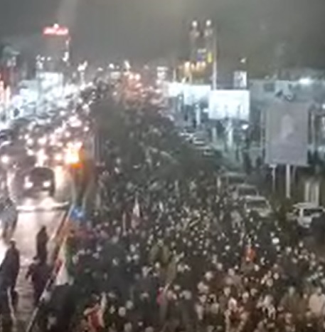 خروش مردم ولایتمدار شهرستان قرچک در سومین شب شهادت رهبر انقلاب اسلامی