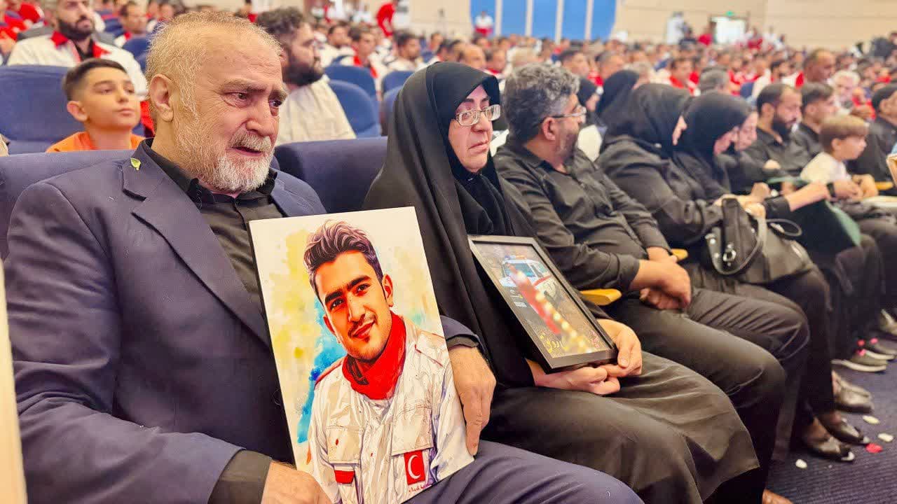 آیین روز جهانی بشردوستی و پاسداشت شهدای هلال احمر برگزار شد