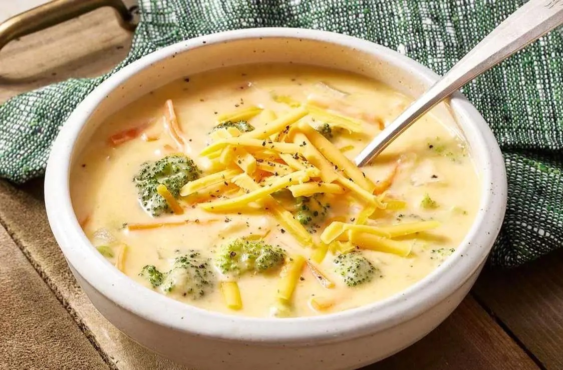 سوپ بروکلی و پنیر چدار؛ سوپ خاص با طعم پنیر