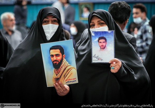 نیم قرن ایستادگی؛ نقش زنان در حفظ و تداوم آرمان‌های انقلاب