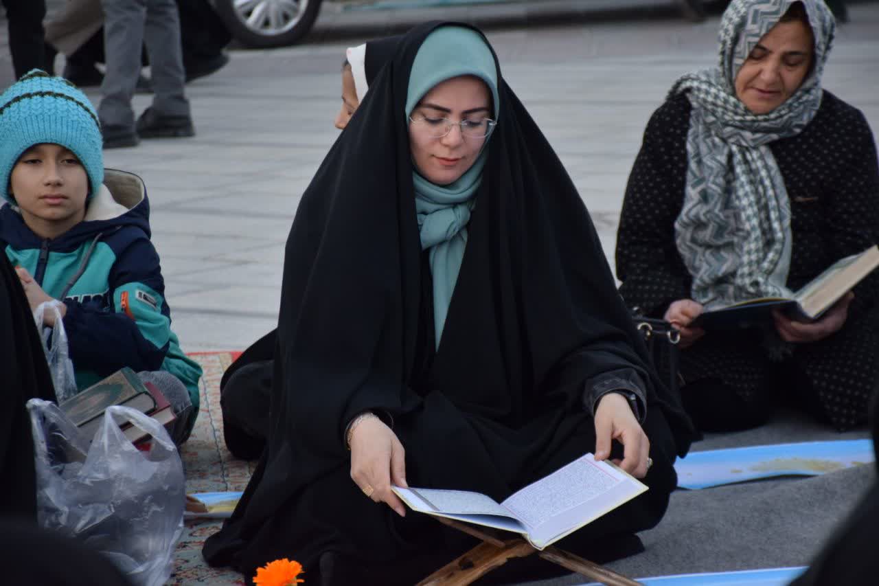 محفل نور و محبت،ضیافت مردمی انس با قرآن کریم در فضای باز شهر همدان