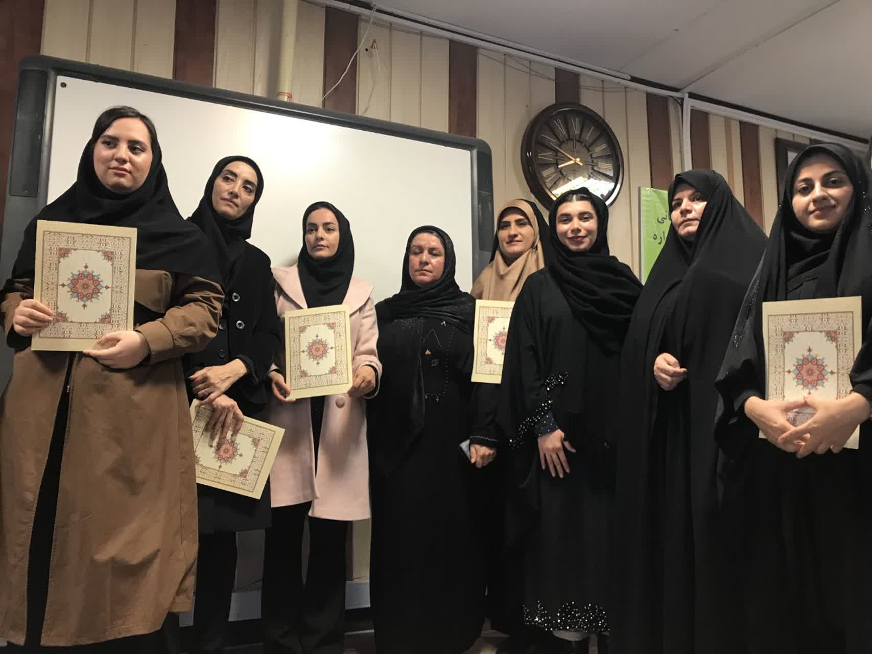 صاحبان 27 اثر برگزیده ، تجلیل شدند